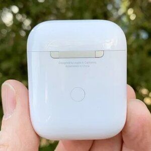 Apple White 2nd Generation Bluetooth Air Pods With Wireless Charging Case